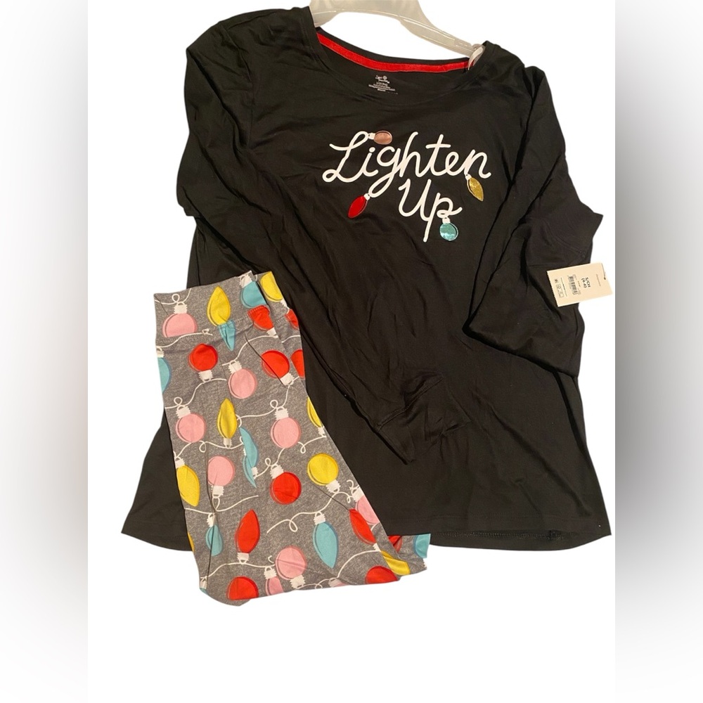 New! Women’s Christmas Pajama Set Joggers - Small